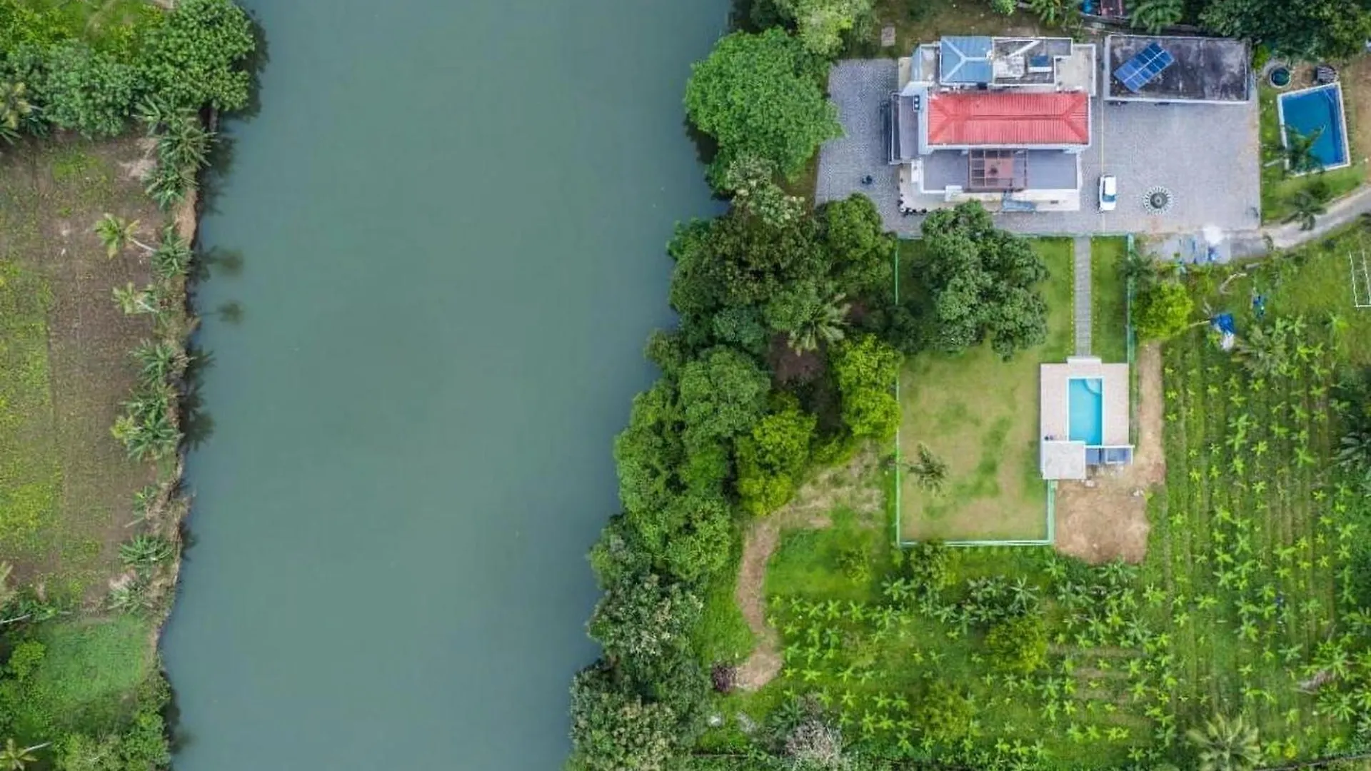 Nadhiyoram River Retreat Kochi Bed & Breakfast